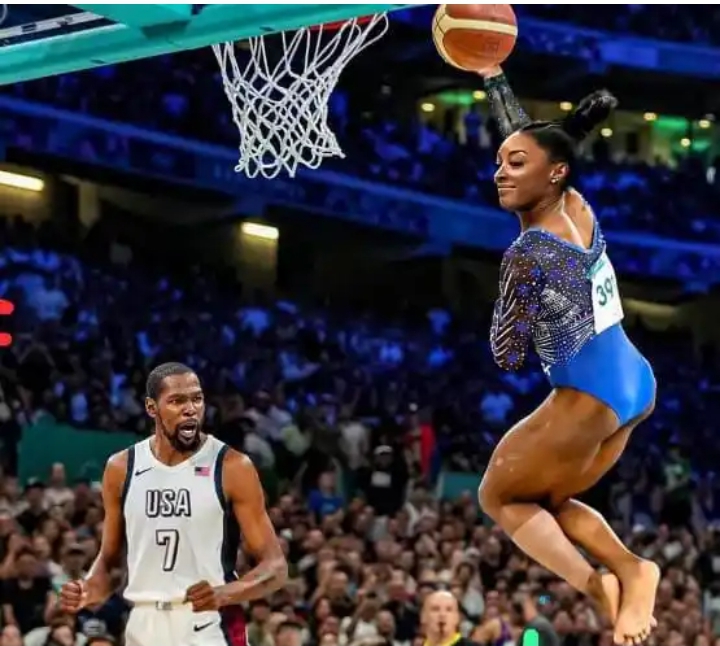 It can be hard Dunking a Basket Ball but Simone Biles is a Harlem Globetrotter as She is Seen Playing Basketball at The Amazement of All; See more 👇 👇 