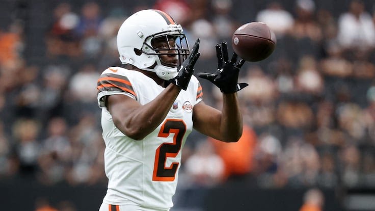 What do the Browns get in return for trading Amari Cooper to the Bills?