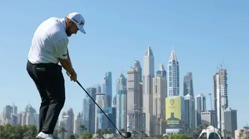 Shane Lowry off to strong start but Rory McIlroy struggles in Dubai